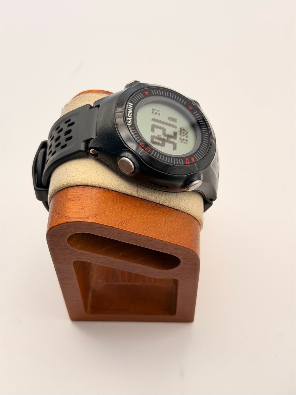 Garmin Approach S2, Golf Smartwatch, Charger Included, Tested, Black/Red, Very G - Picture 4 of 7